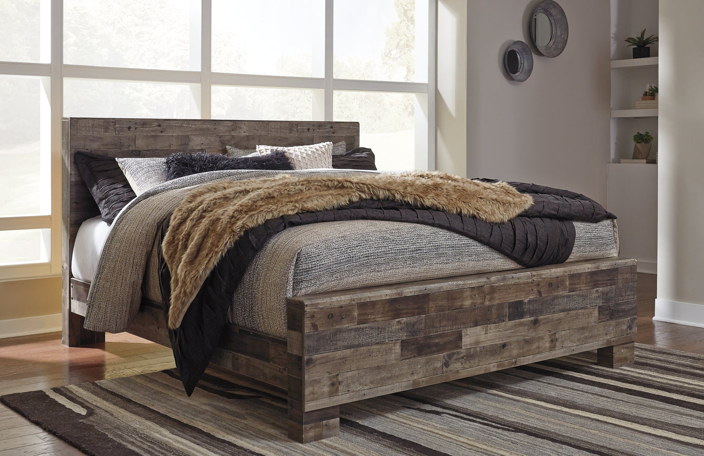 Derekson Benchcraft Bed