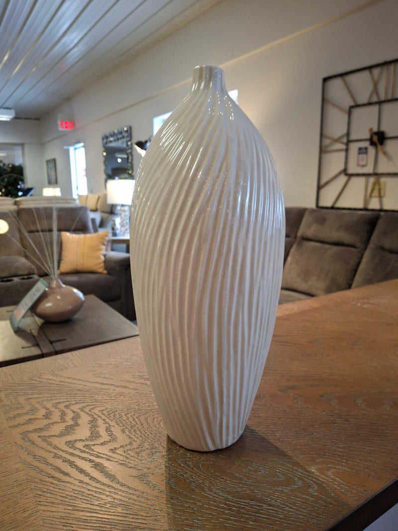 Reanna vase