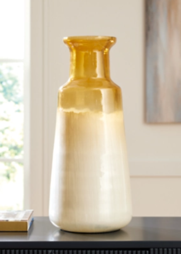 Wynburg Short Vase