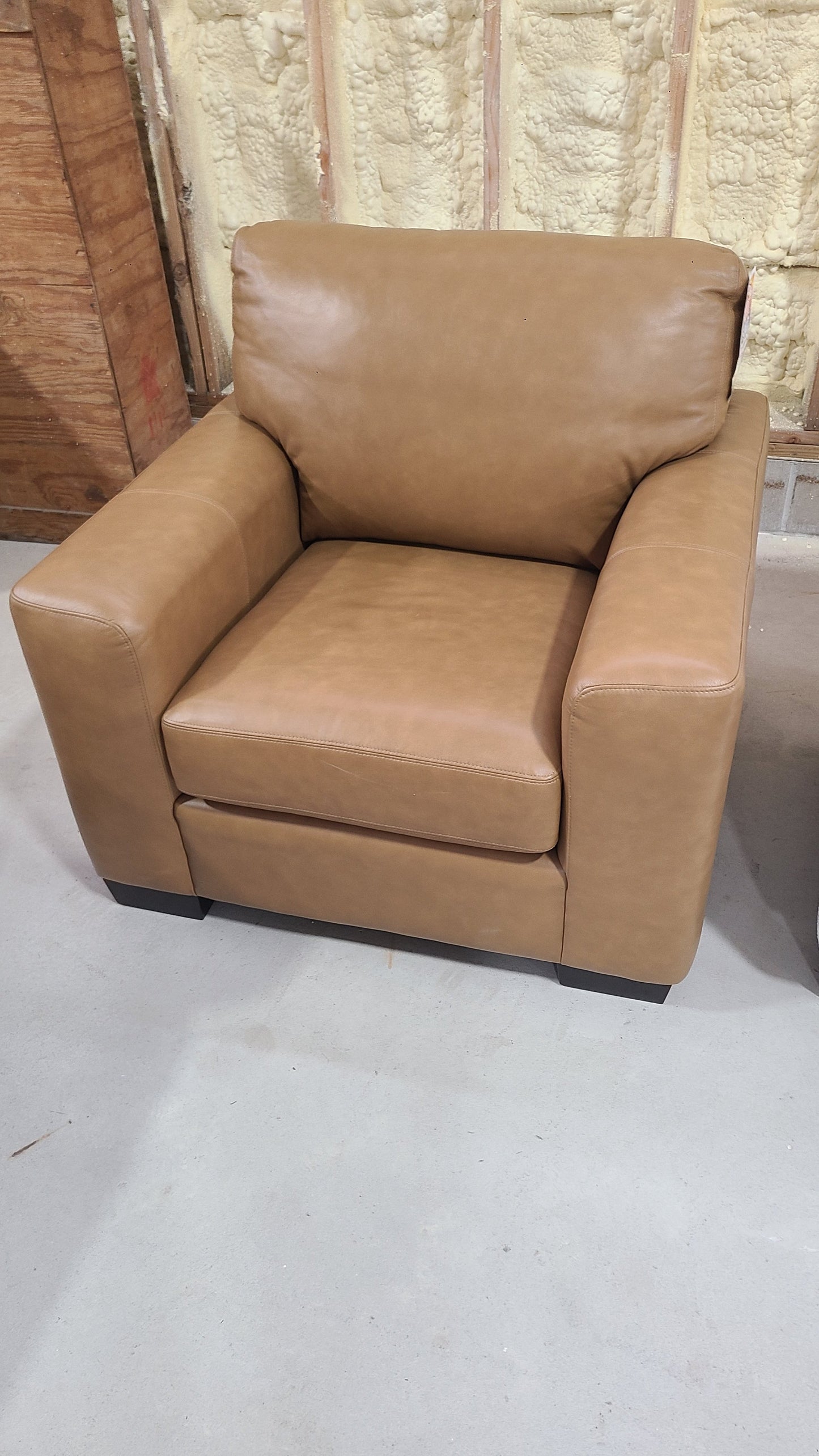 Saloon Camel Leather Chair