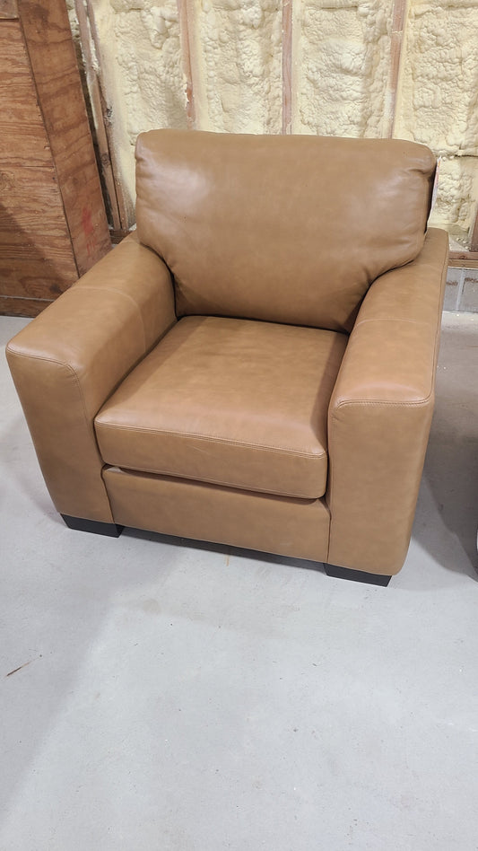 Saloon Camel Leather Chair