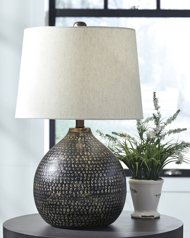 Maire Signature Design by Ashley Table Lamp